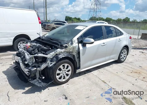 2021 Toyota Corolla Le z USA, uszkodzony, nr VIN 5YFEPMAE5MP244855